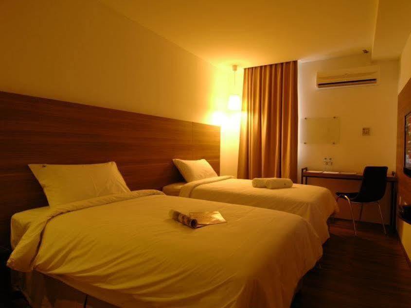 The Leverage Business Hotel - Bandar Baru Mergong Алор Сетар Екстериор снимка